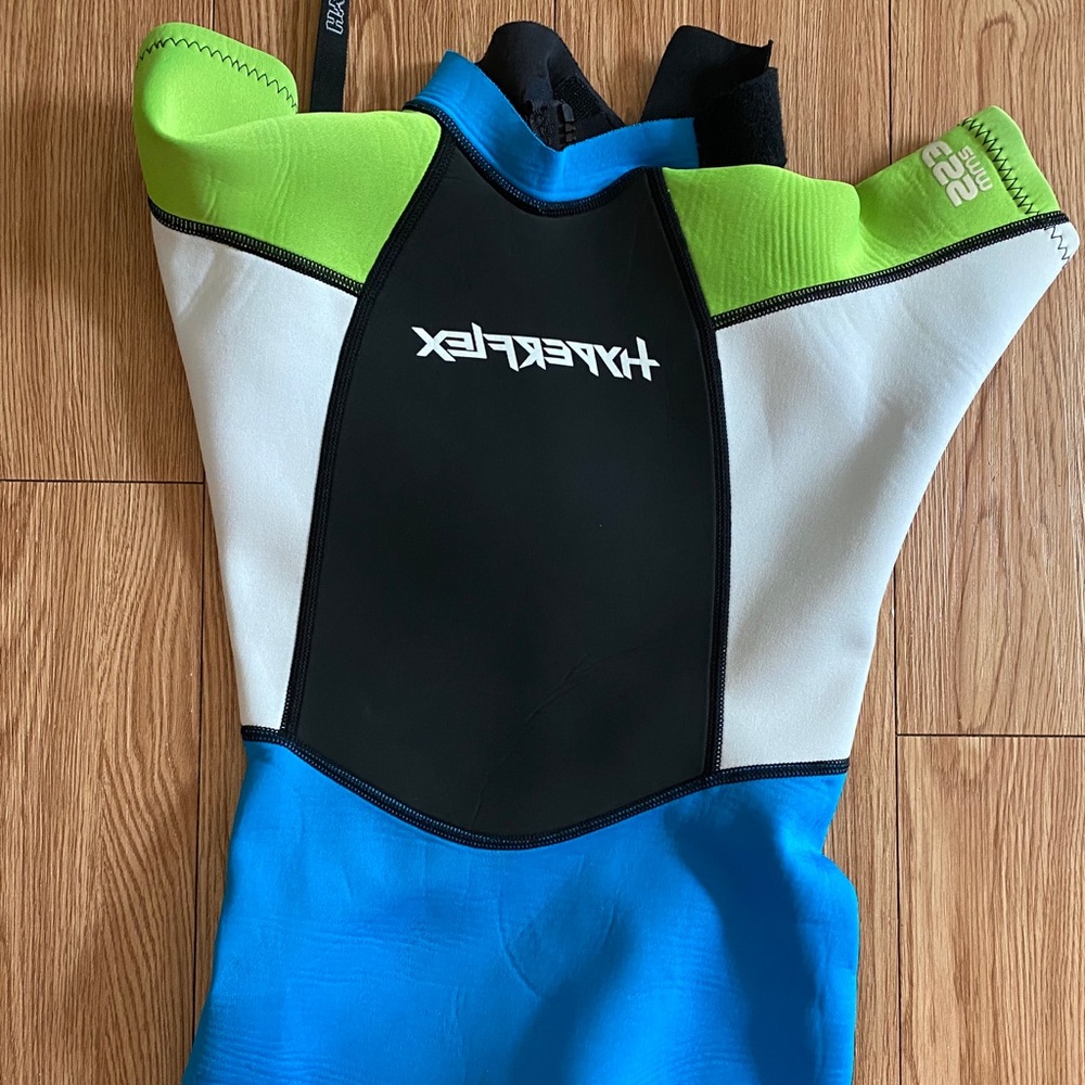 Child’s size 4 Hyperflex 2mm wetsuit